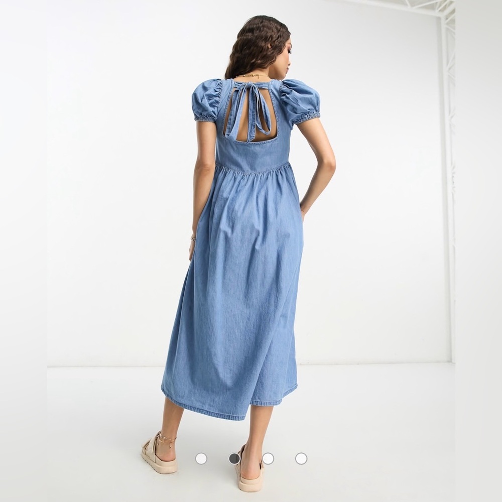 ASOS DESIGN Petite soft denim midi dress with puff sleeve in lightwash blue - Picture 7 of 9